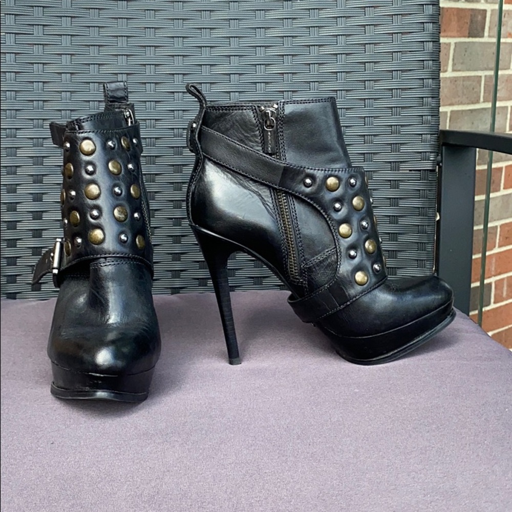 !SOLD! Michael Kors Black stiletto boot